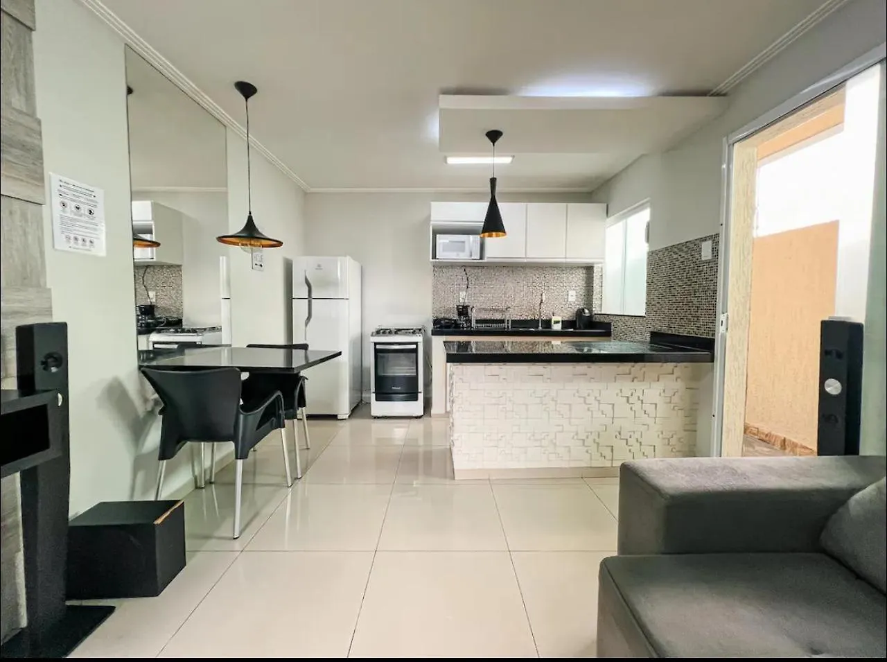 Apto Com Ar Condicionado, Wifi E Smart Tv Cabo Frio